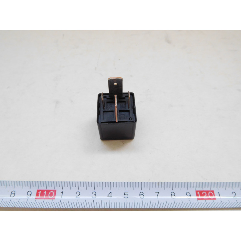Przekaźnik elektromagnetyczny, SPST-NO, Ucewki :12VDC, 70A, 90R, nr kat: V23134J0052D642 Przekaźnik elektromagnetyczny, SPST-NO, Ucewki :12VDC, 70A, 90R, nr kat: V23134J0052D642