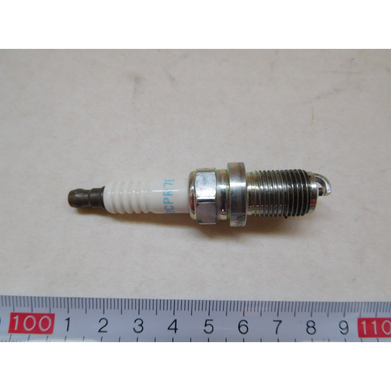 Świeca zapłonowa Linde H40, DENSO Q22PR-U 3010, NGK BCPR7ES, nr kat: 0009721805,BCPR7ES Świeca zapłonowa Linde H40, DENSO Q22PR-U 3010, NGK BCPR7ES, nr kat: 0009721805,BCPR7ES